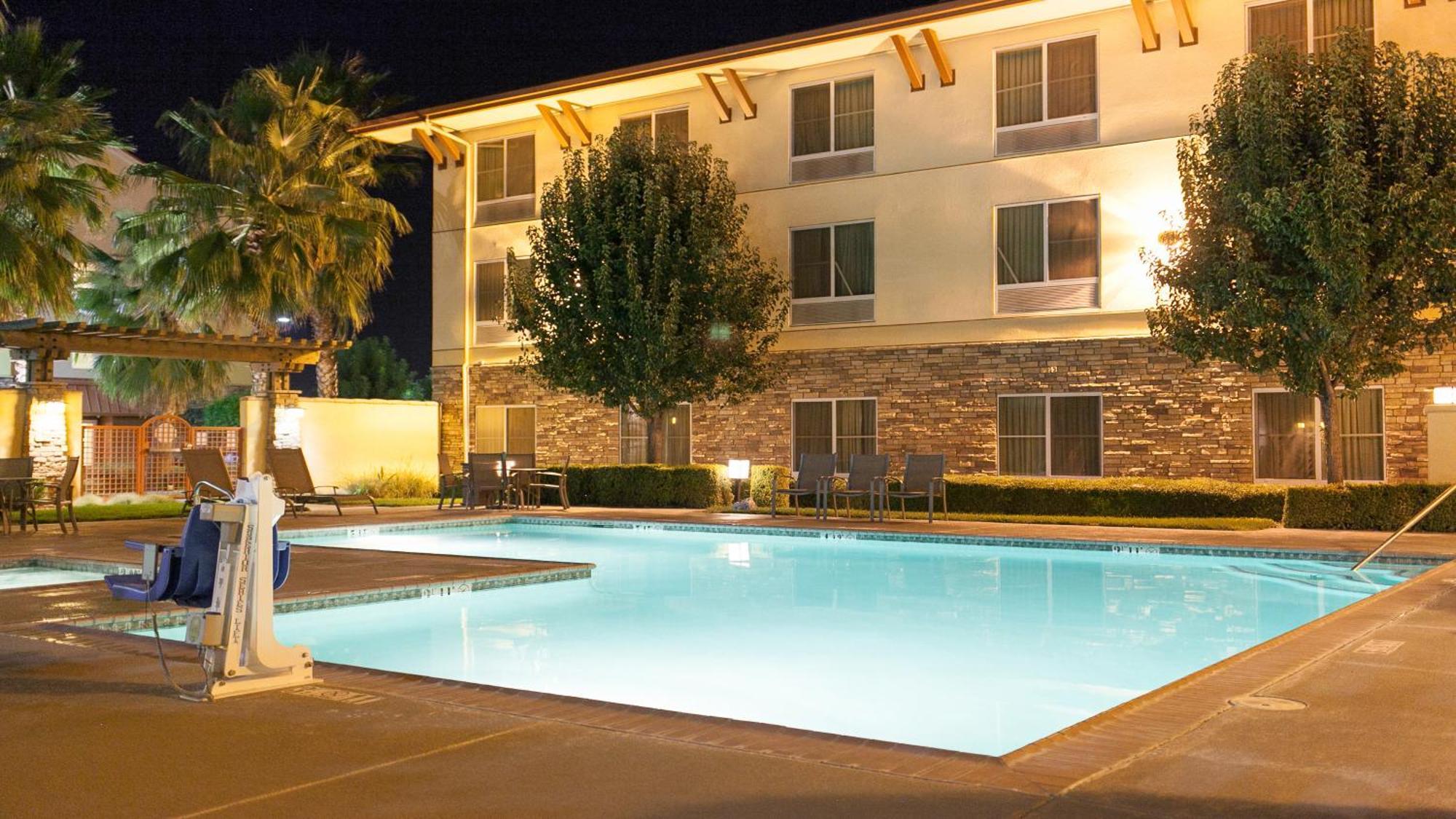 Holiday Inn Express Turlock By Ihg Ngoại thất bức ảnh