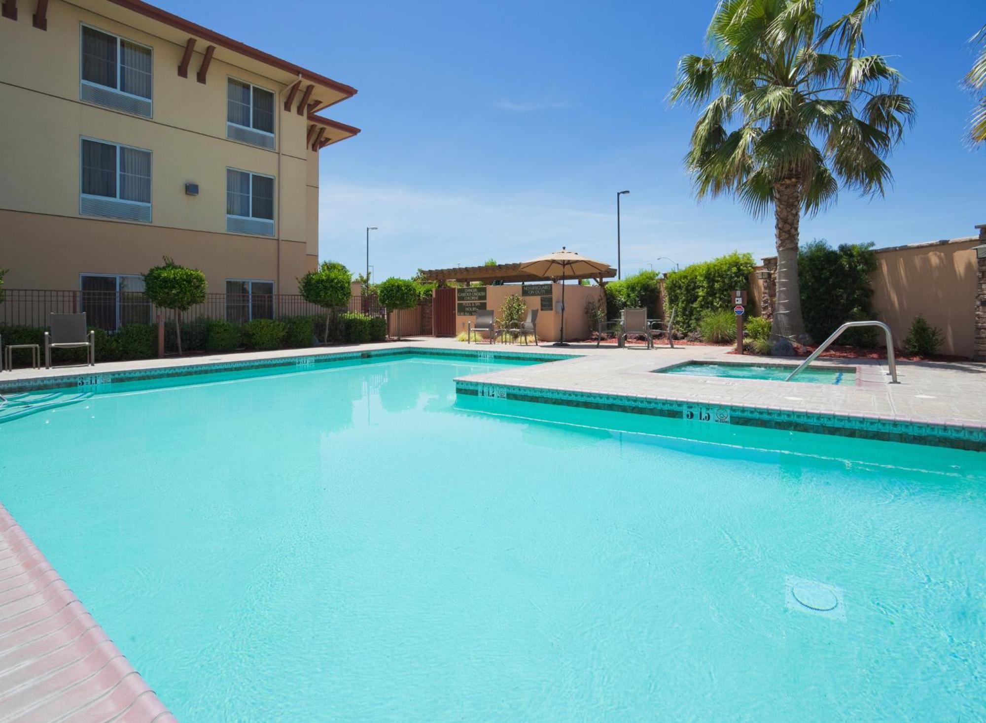 Holiday Inn Express Turlock By Ihg Ngoại thất bức ảnh